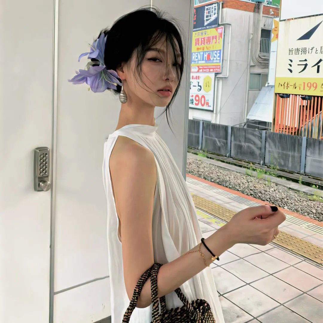 照片里的伴娘